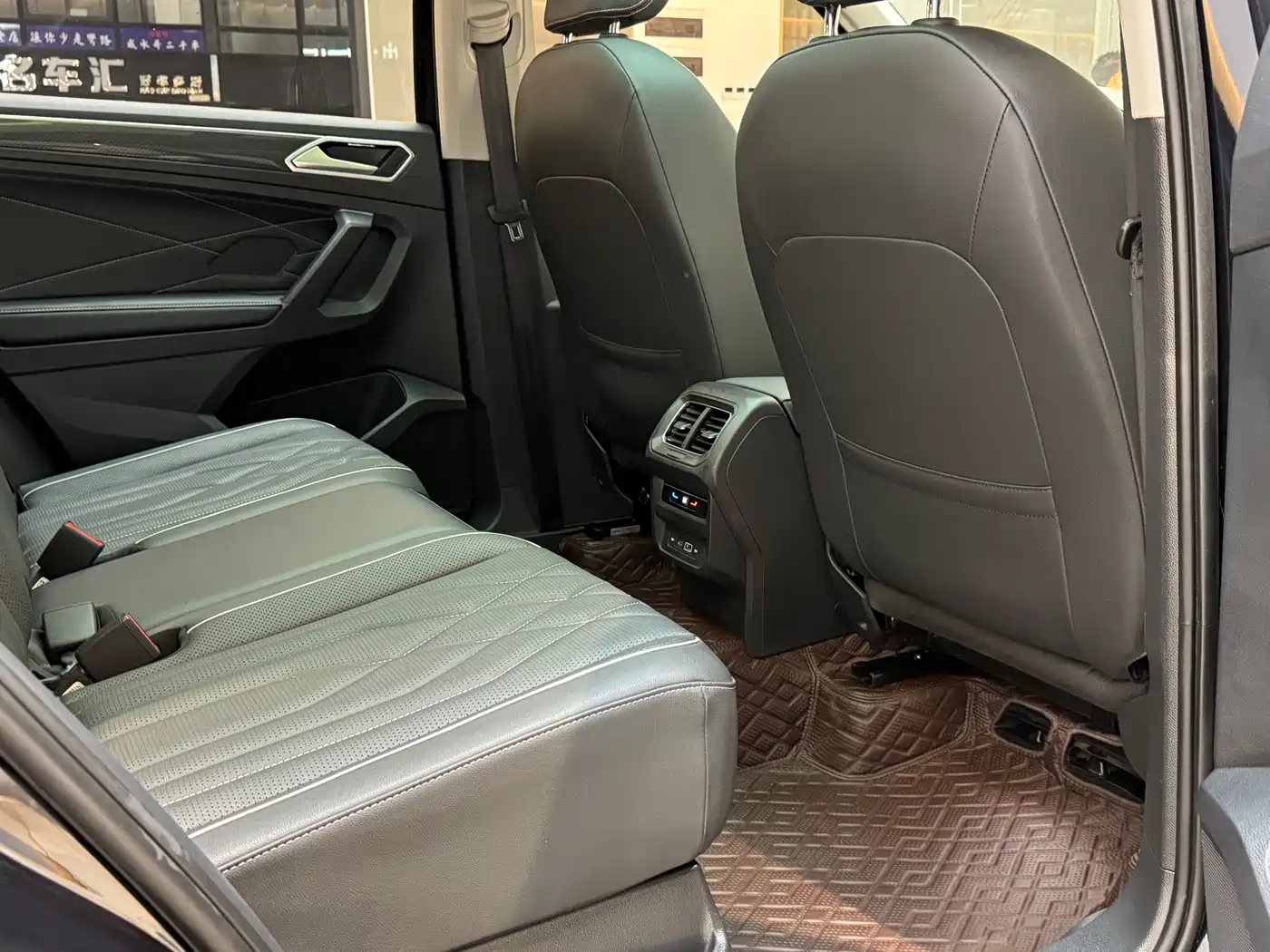 Volkswagen Tiguan L 2022 330TSI Auto 2WD R-Line Premium Edition фото 23