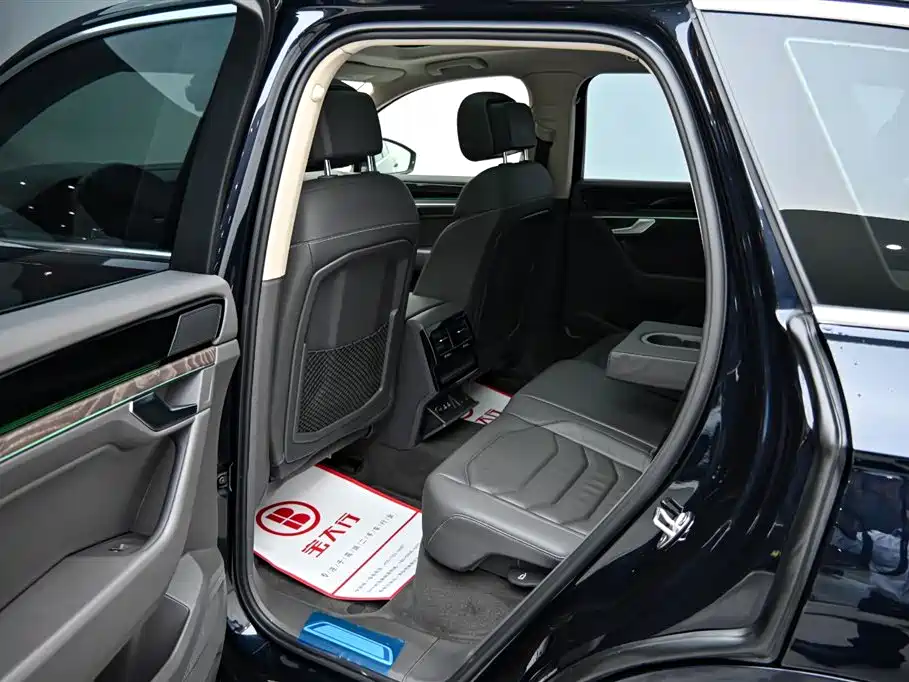 Volkswagen Touareg 2021 3.0TSI R-Line Classic Sport Package фото 13