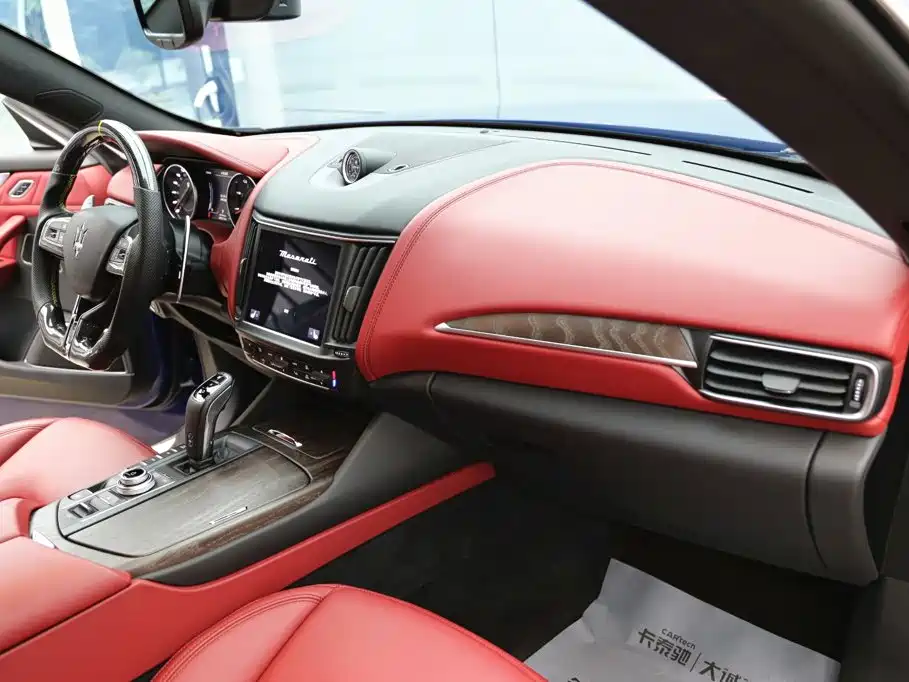 Photo 23 - Maserati Levante