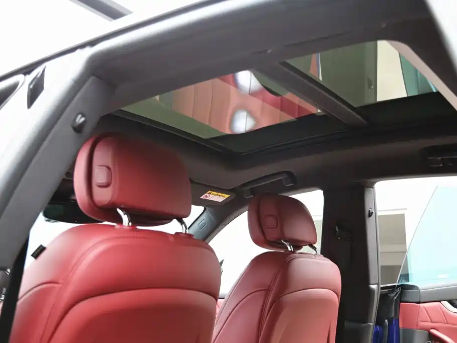 Photo 22 - Maserati Levante