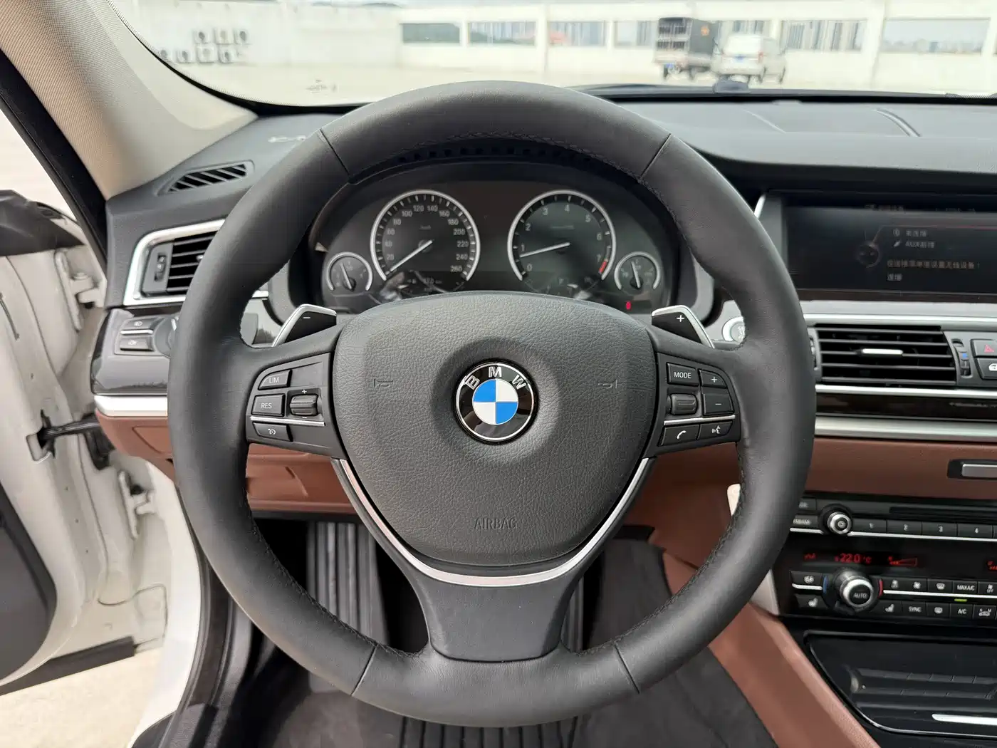 BMW 5 Series GT 2014 535i xDrive фото 11