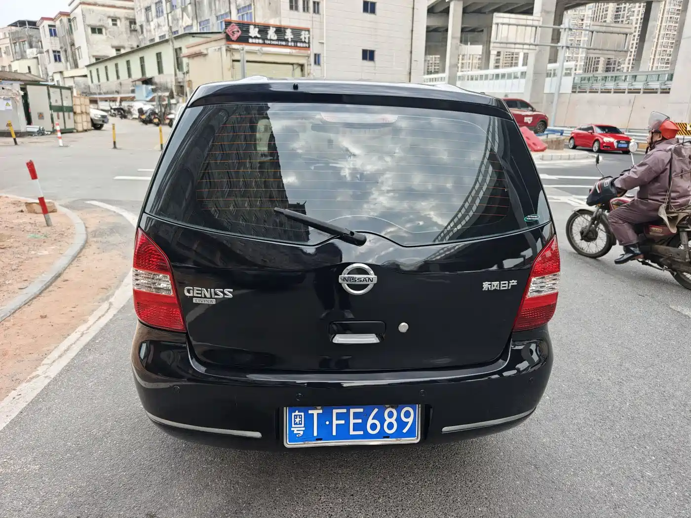 Nissan Livina 2006 Model 1.8L Automatic Comfort фото 8