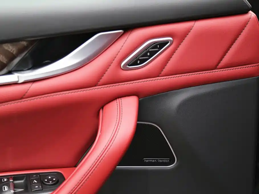 Photo 11 - Maserati Levante