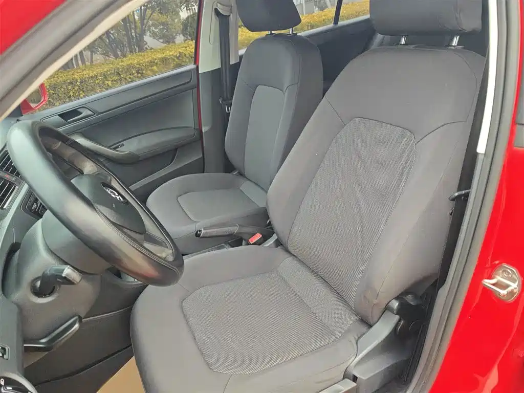 Škoda Skoda Rapid Spaceback 2016 Facelift 1.6L Manual Forward Edition фото 18