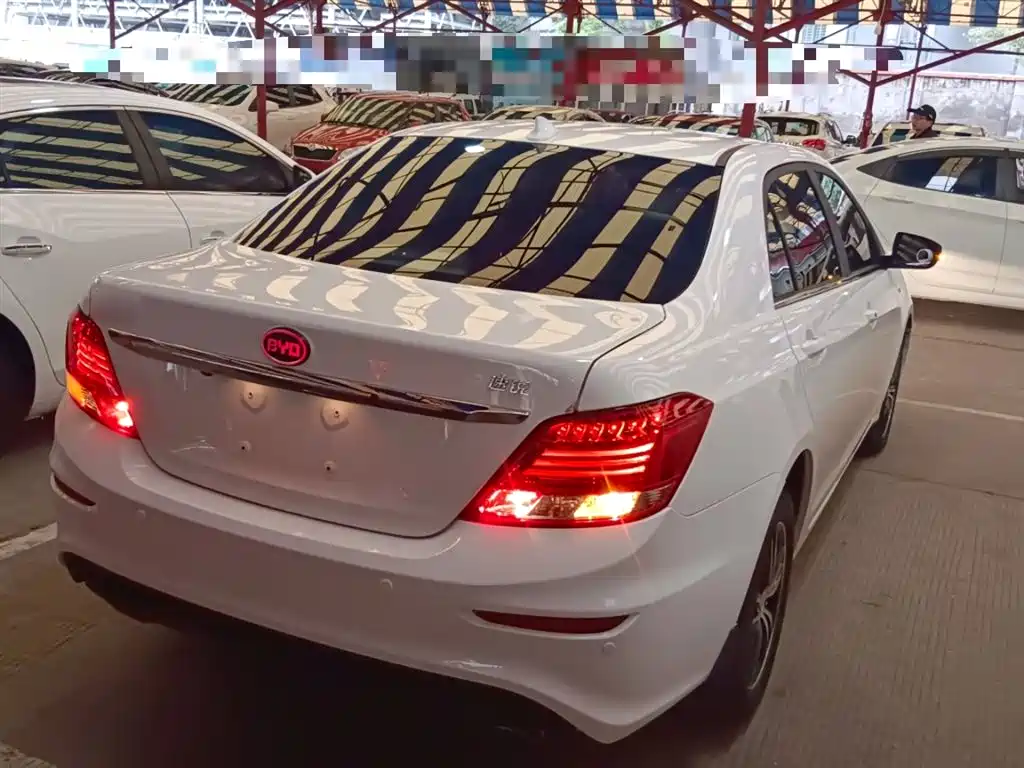 BYD Surui 2016 1.5L Manual Elite фото 7