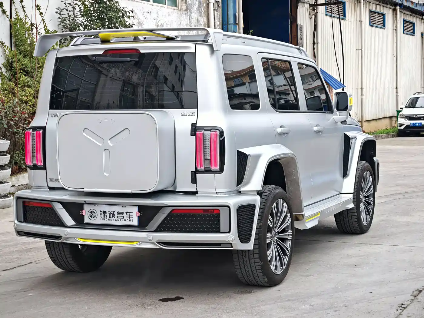 TANK CO CREATION TANK 300