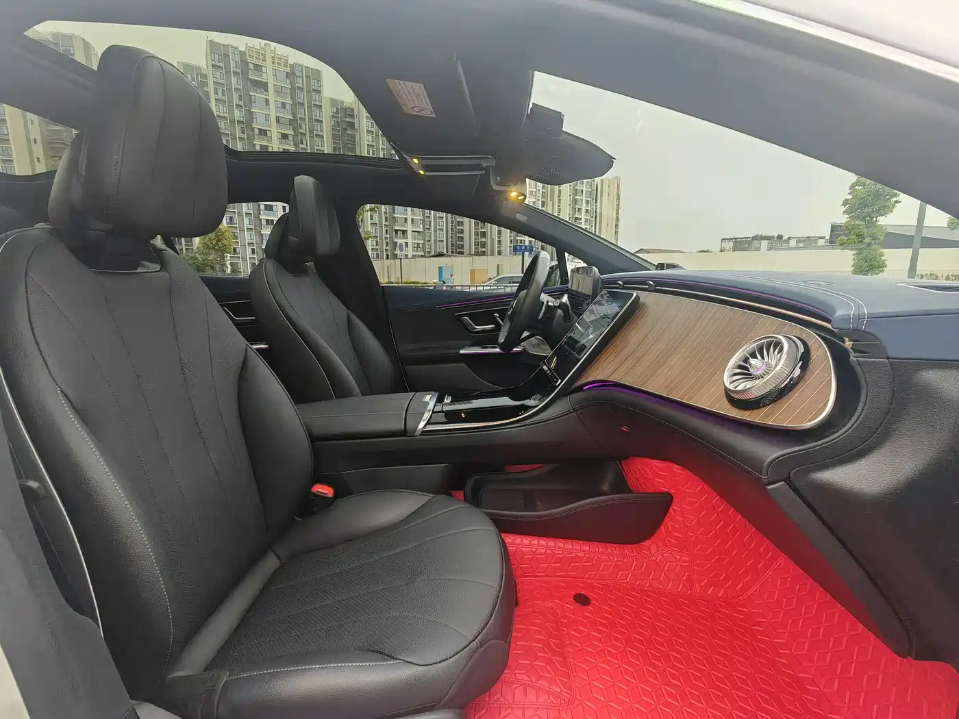 Mercedes-Benz EQE 2022 350 Luxury Edition фото 16