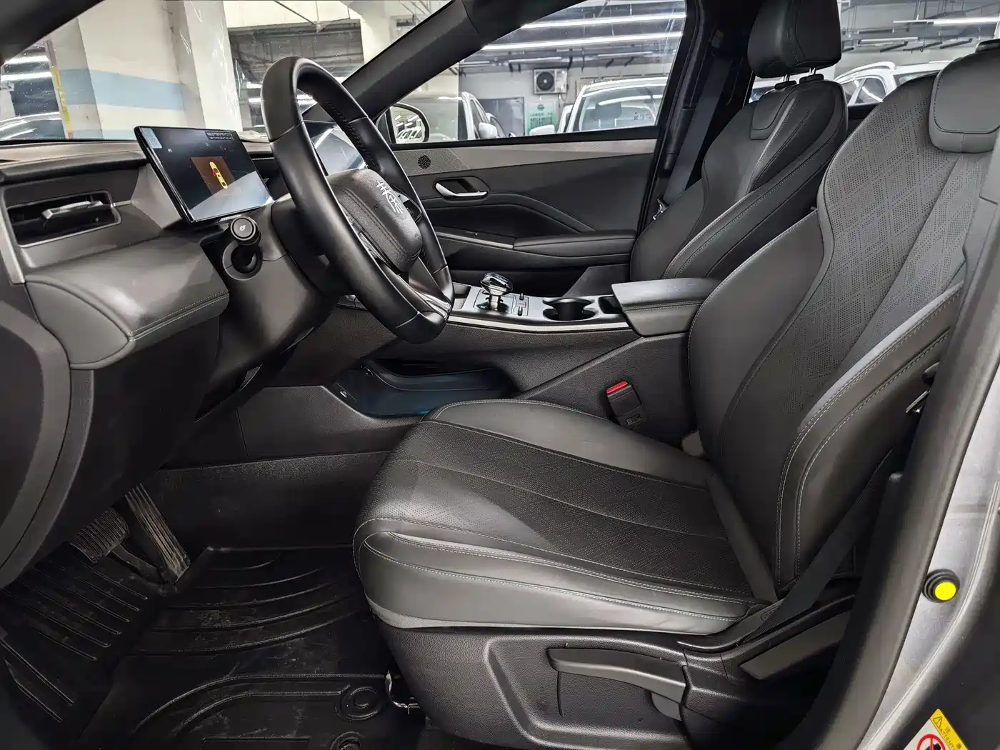 BYD Qin PLUS 2025 DM-i Smart Drive 55KM Leader фото 14