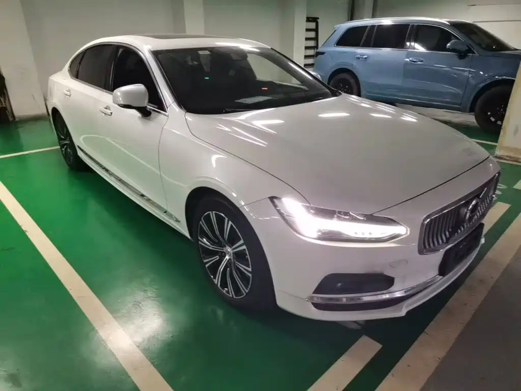 Photo 4 - Volvo S90