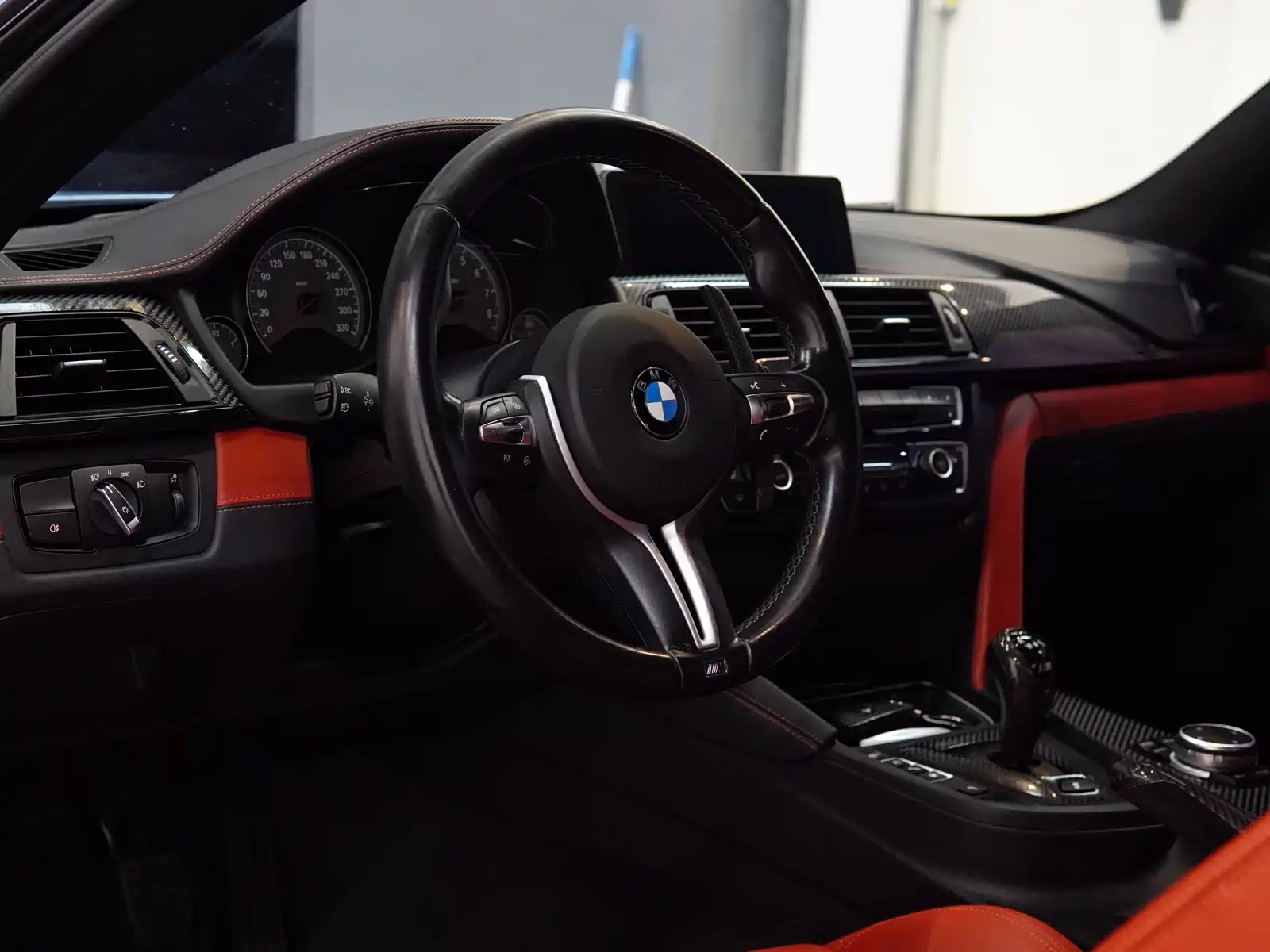 Photo 10 - BMW M4