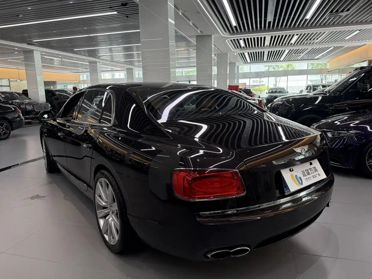 Фото 9 - Bentley Flying Spur