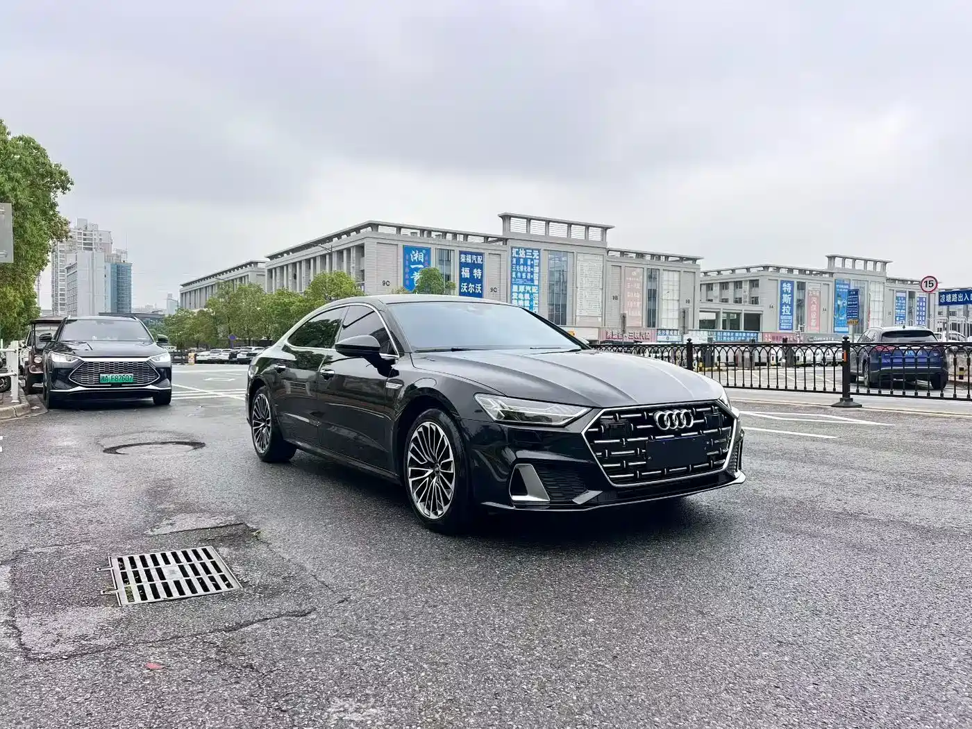 Photo 3 - Audi A7L