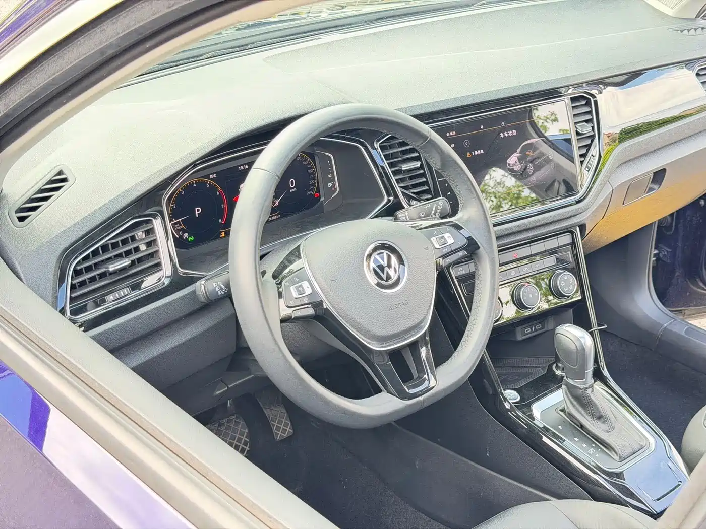 Photo 18 - Volkswagen T-ROC
