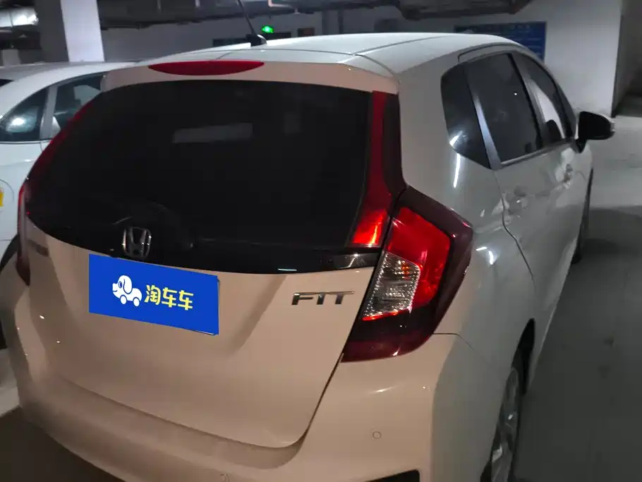 Фото 3 - Honda Fit