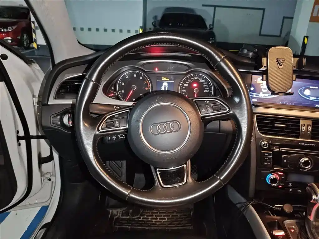 Audi A4L 2015 35 TFSI Auto Standard фото 3
