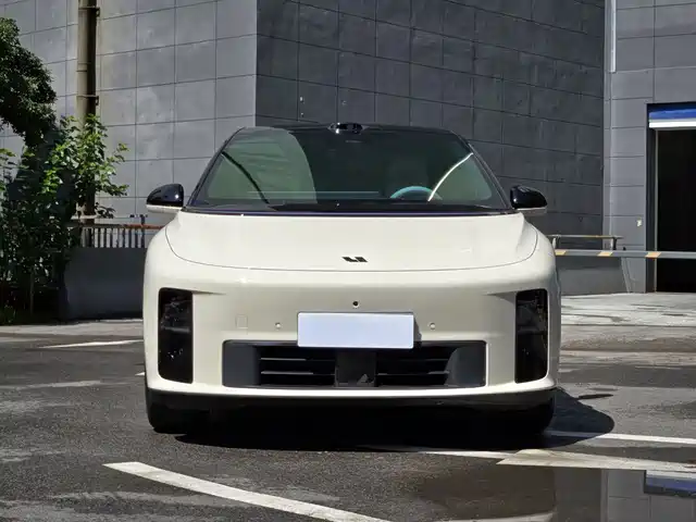 Li Auto i6 2025 2WD Base Model — фото 2