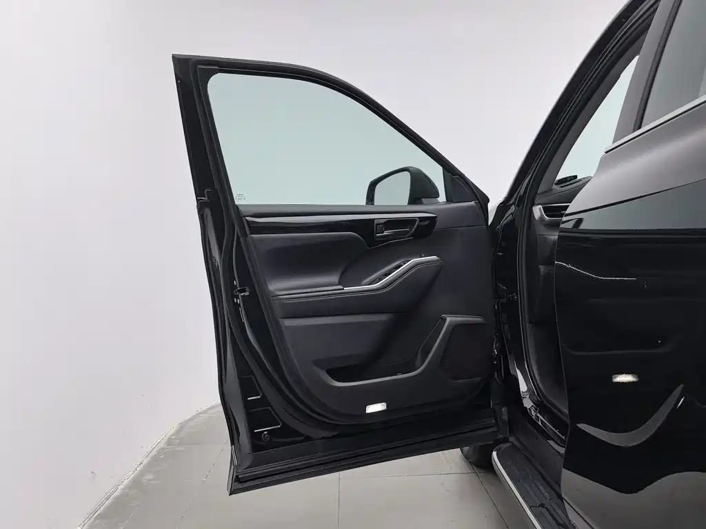 Фото 8 - Toyota Highlander