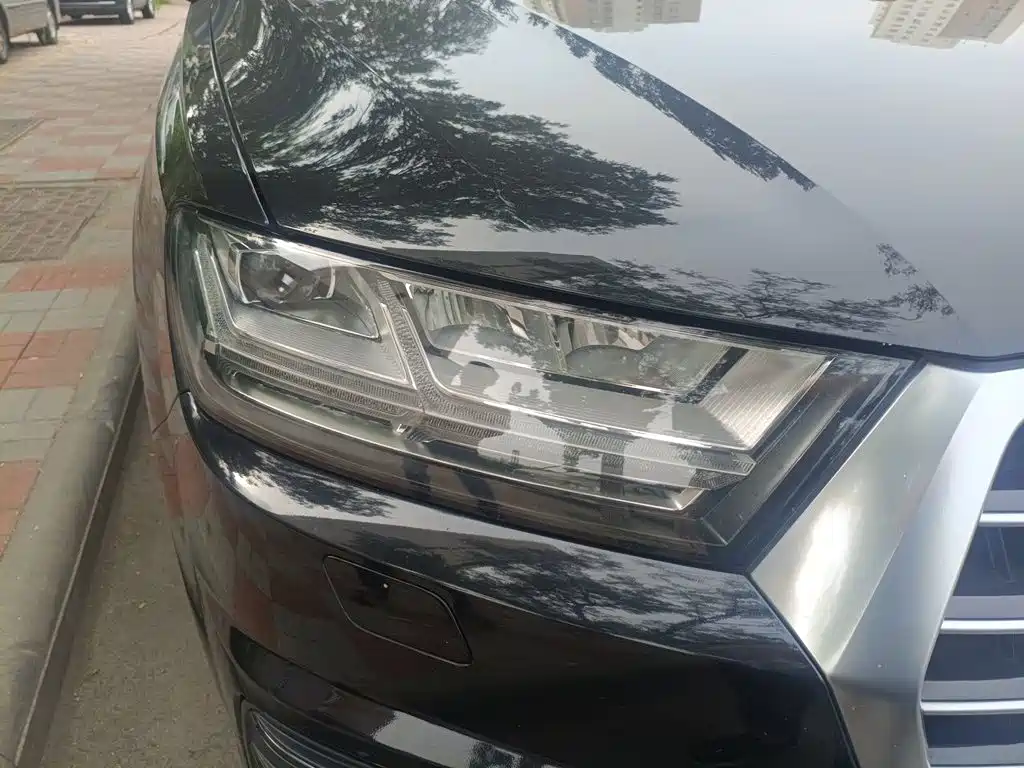 Photo 7 - Audi Q7