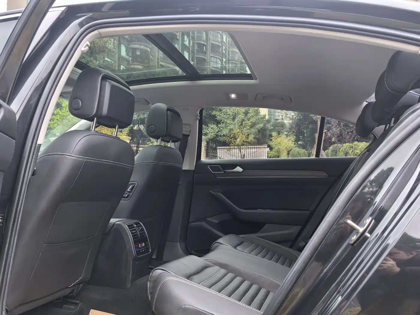 Volkswagen Magotan 2020 330TSI DSG Leading фото 9