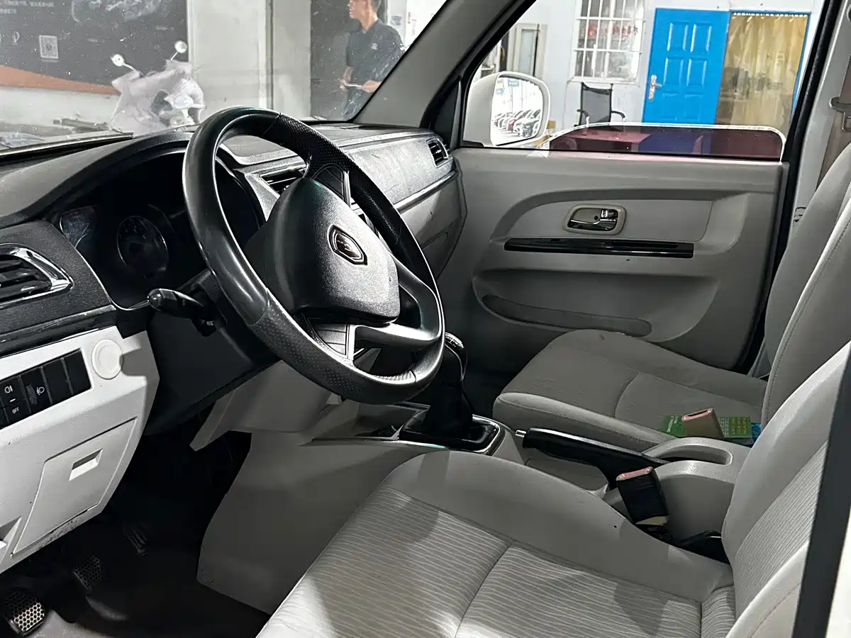Jinbei New Hiace S 2018 2018 Model 1.5L Fortune Version Van DLCG14