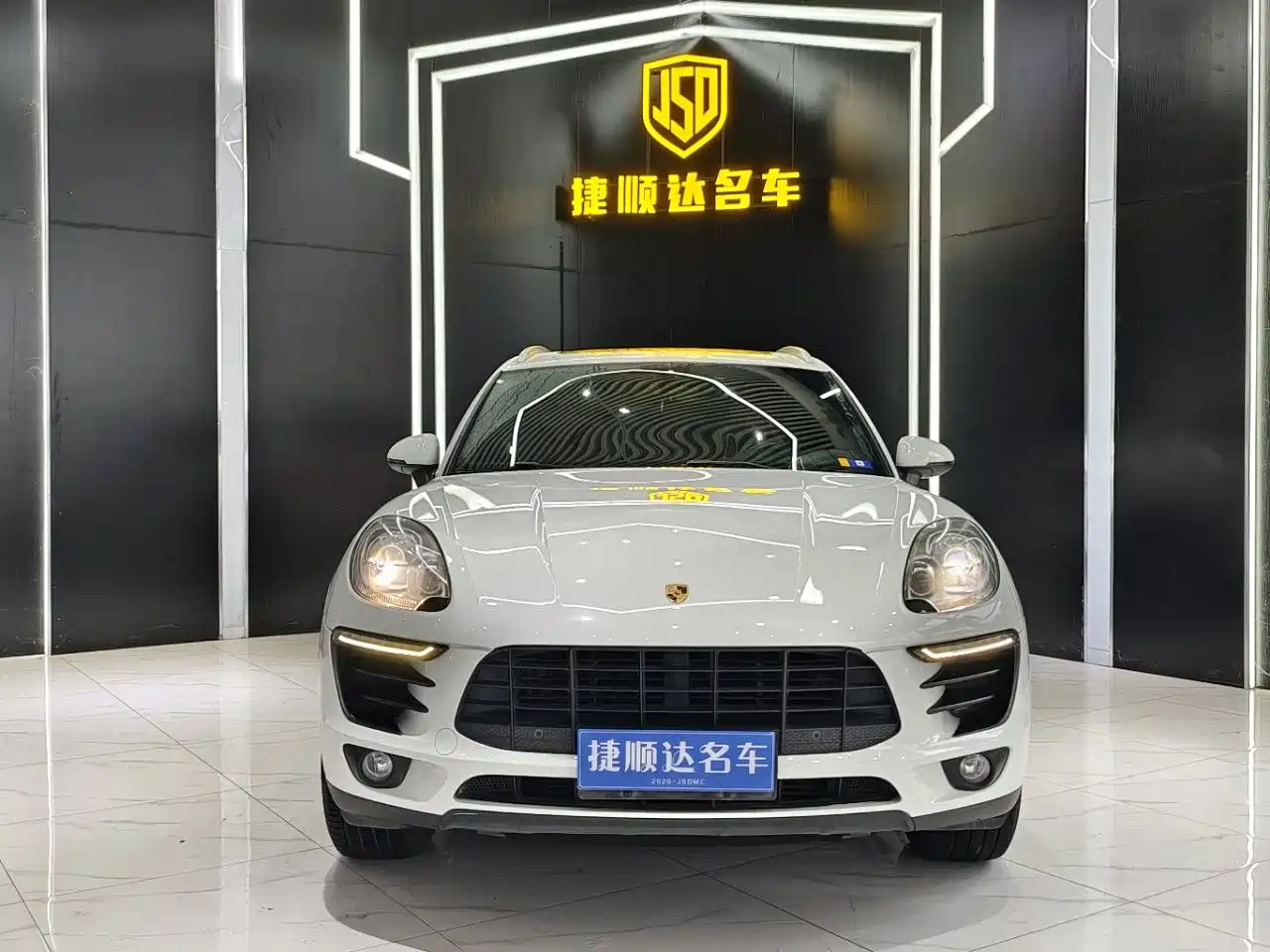 Porsche Macan 2016 Macan 2.0T фото 2