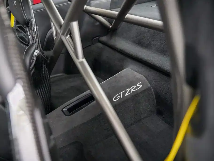 Porsche 911 2018 GT2 RS 3.8T фото 22