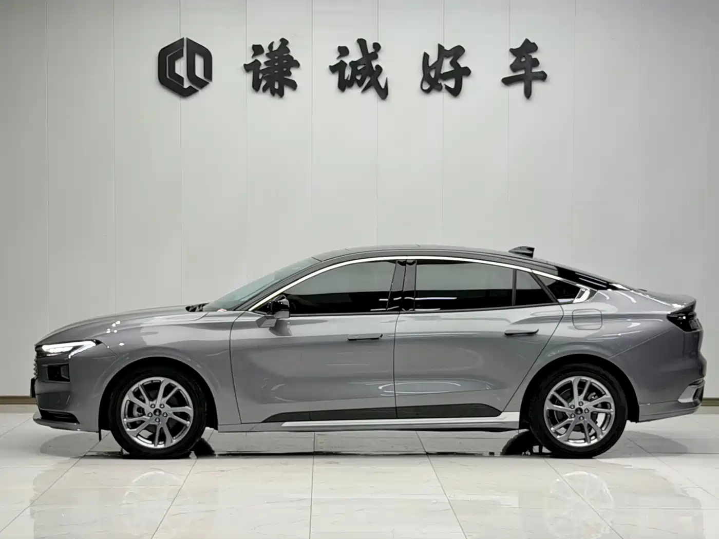 Ford Mondeo 2024 2023 EcoBoost 245 Luxury