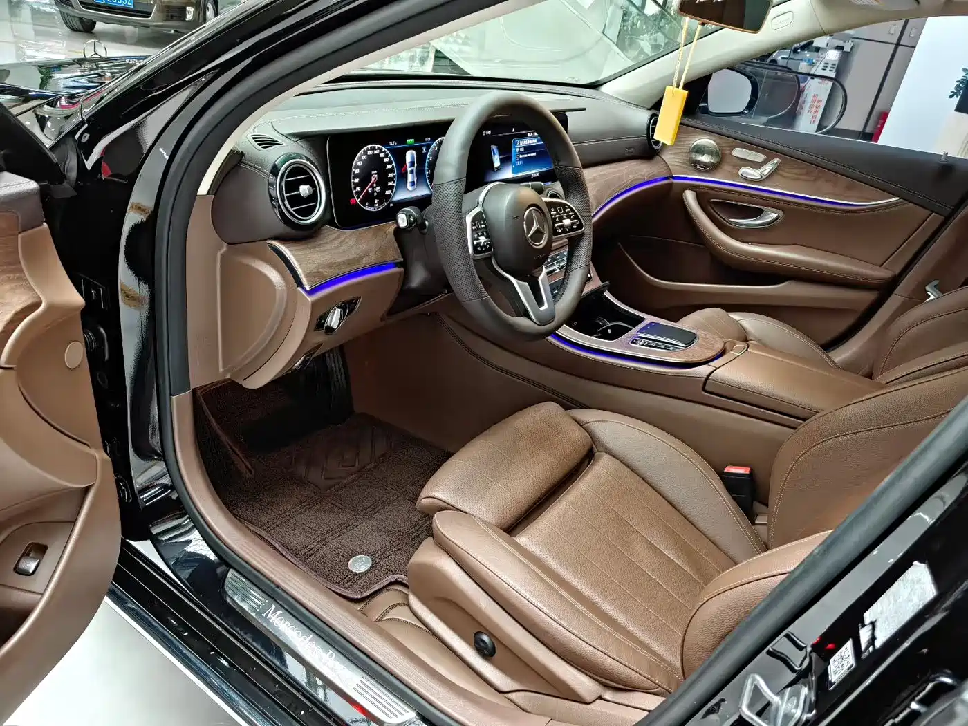 صورة 4 - Mercedes-Benz E-Class