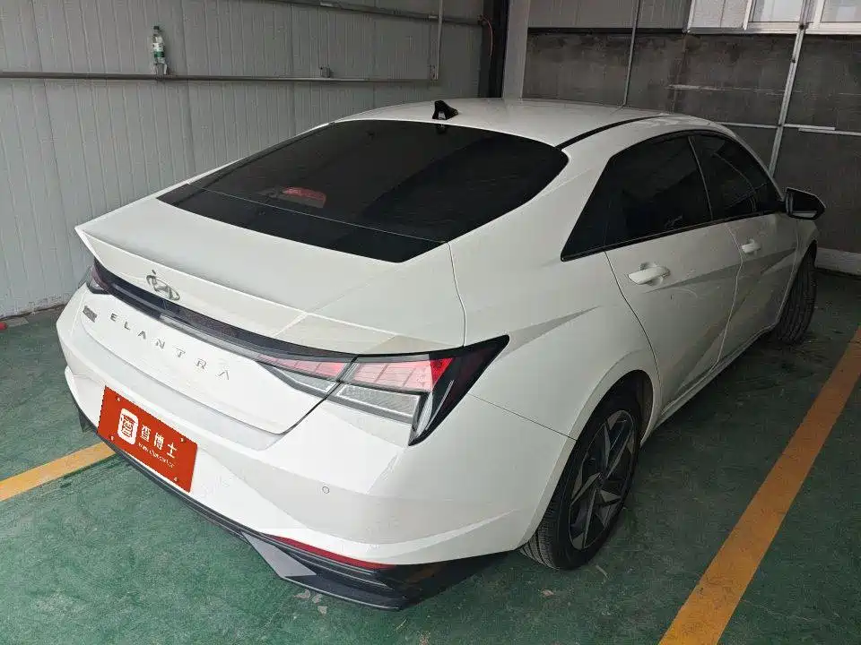 Hyundai Elantra 2023 1.5L CVT GLX Elite Edition фото 4