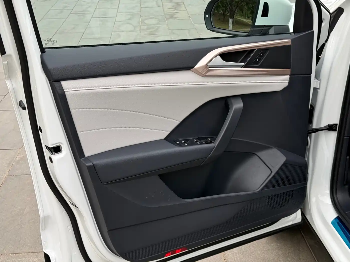 Volkswagen Tharu 2026 2025 Model 300TSI 2WD Bright Moon Edition
