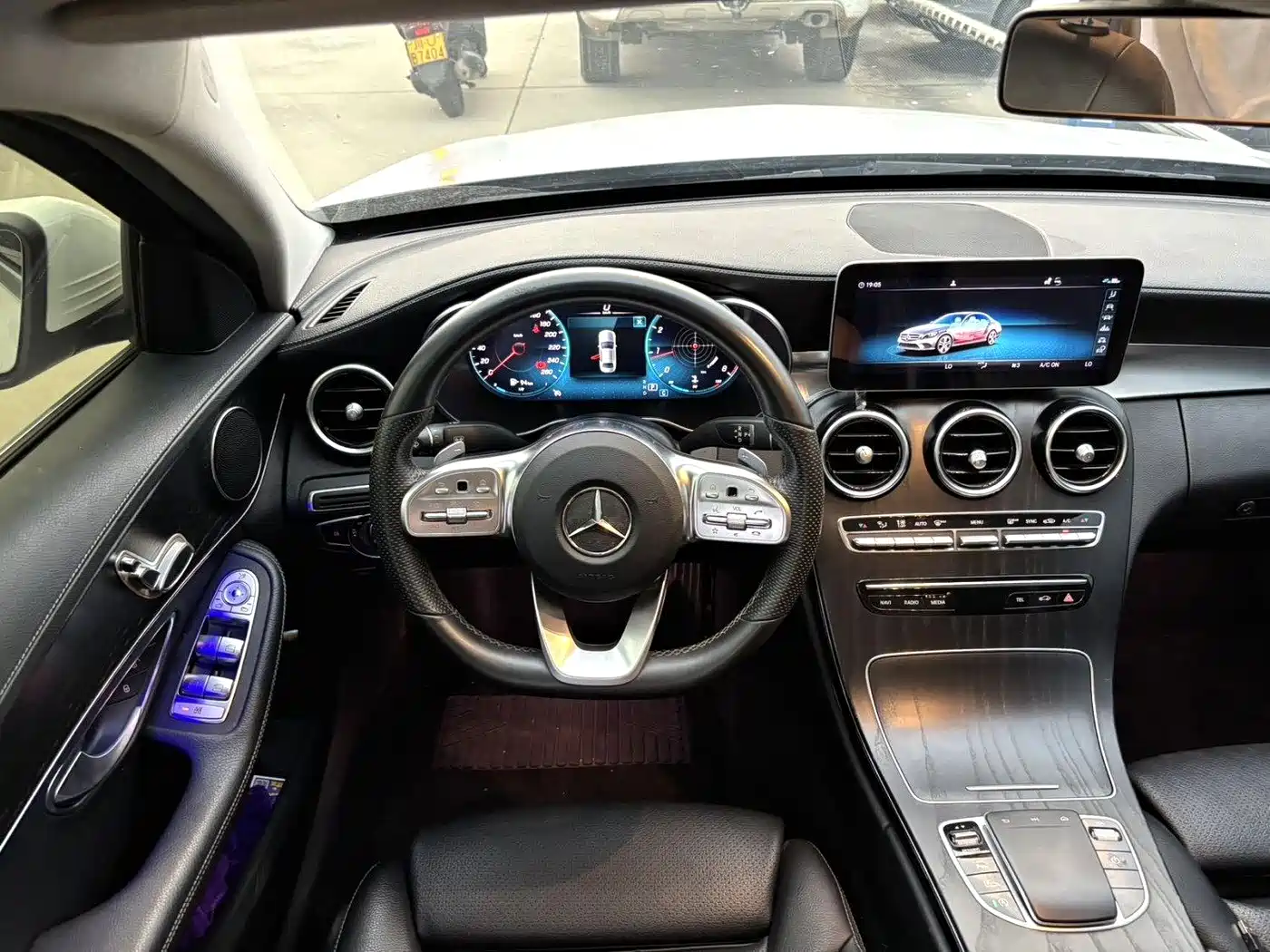 Photo 10 - Mercedes-Benz C-Class