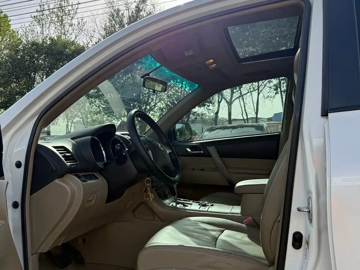 Toyota Highlander 2011 2.7L 2WD 7-seat Luxury Navigation фото 6