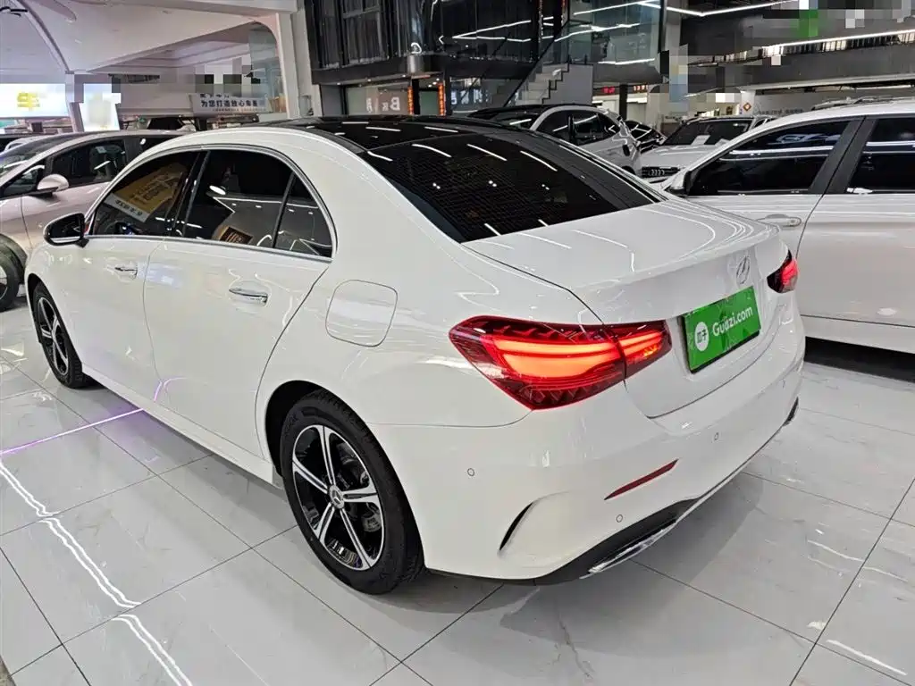 Mercedes-Benz A-Class 2024 A 200 L Fashion Edition фото 5