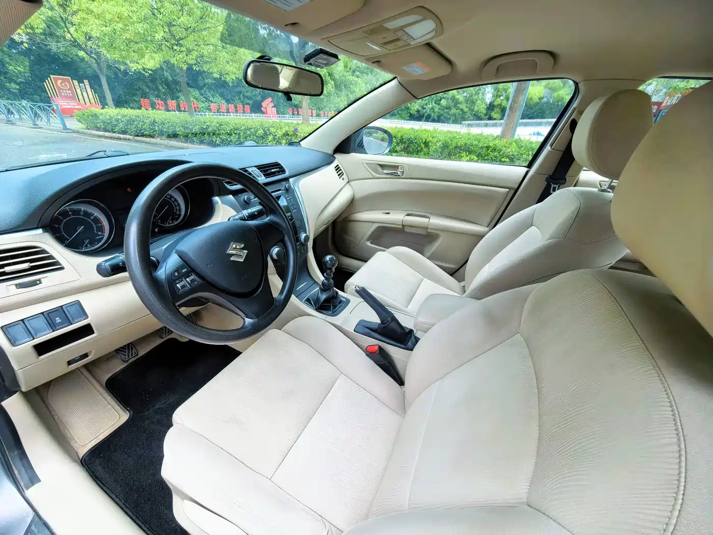 Suzuki Kizashi 2014 2011 2.4L 2WD Manual Standard Edition