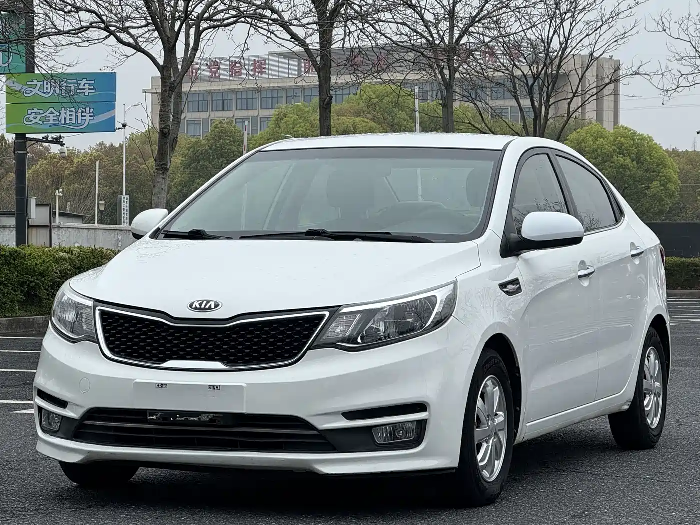 Kia K2 2015 Sedan 1.4L AT GLS