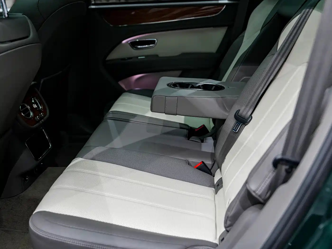 Bentley Bentayga 2021 4.0T V8 фото 25