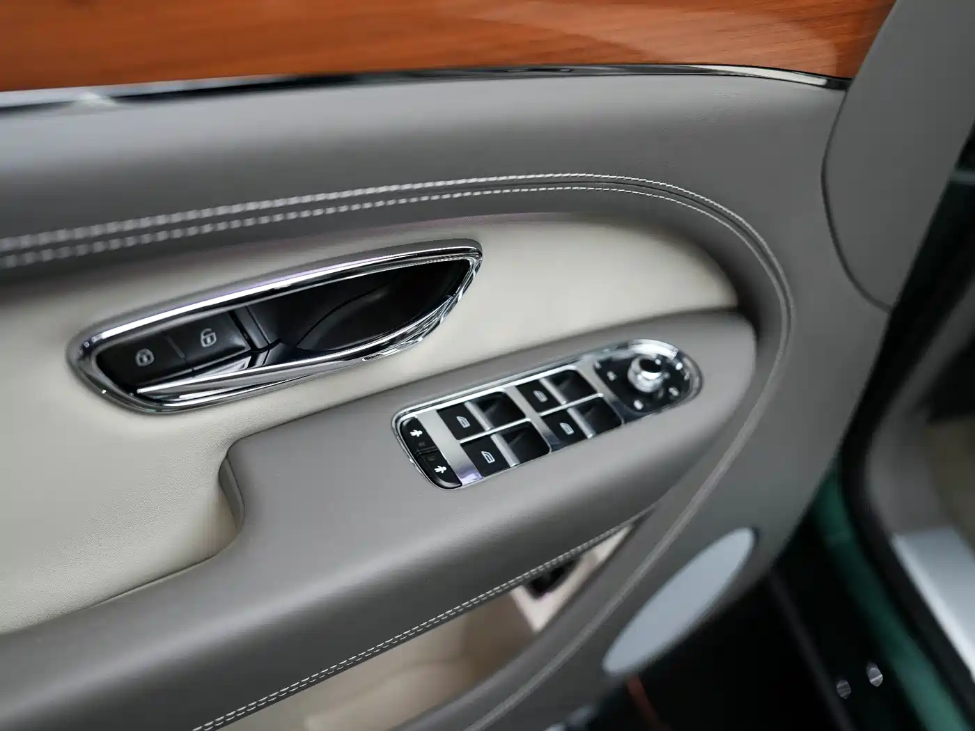 Bentley Bentayga 2021 4.0T V8 фото 32
