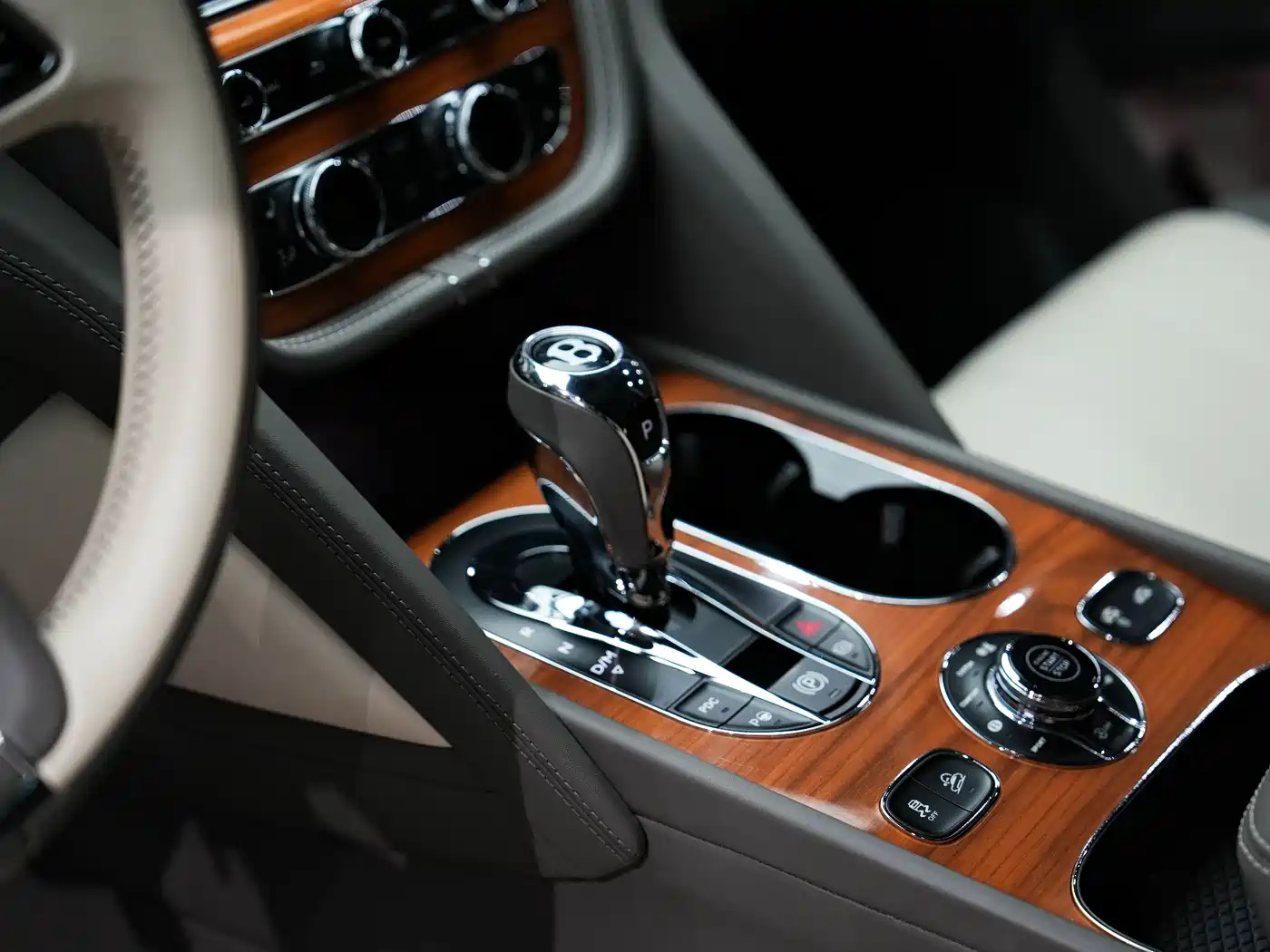 Bentley Bentayga 2021 4.0T V8 фото 37