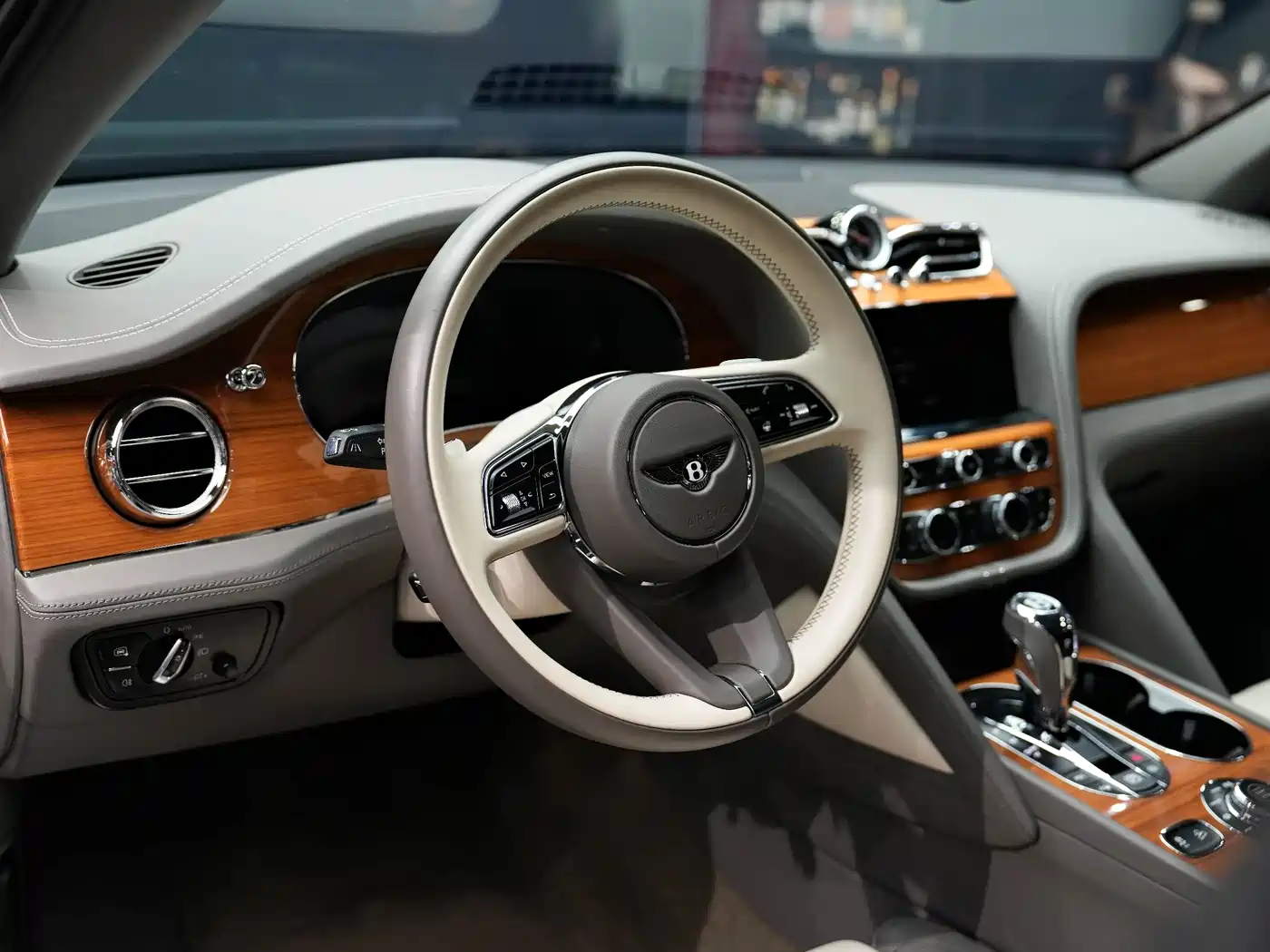 Bentley Bentayga 2021 4.0T V8 фото 36