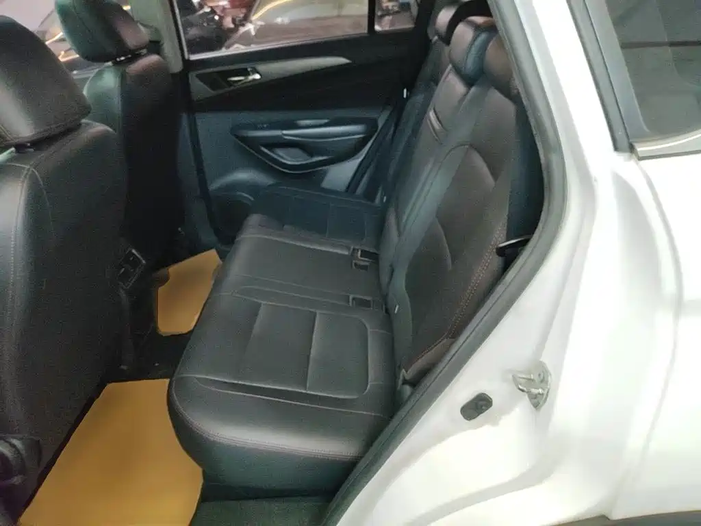 Photo 17 - Changan CS75