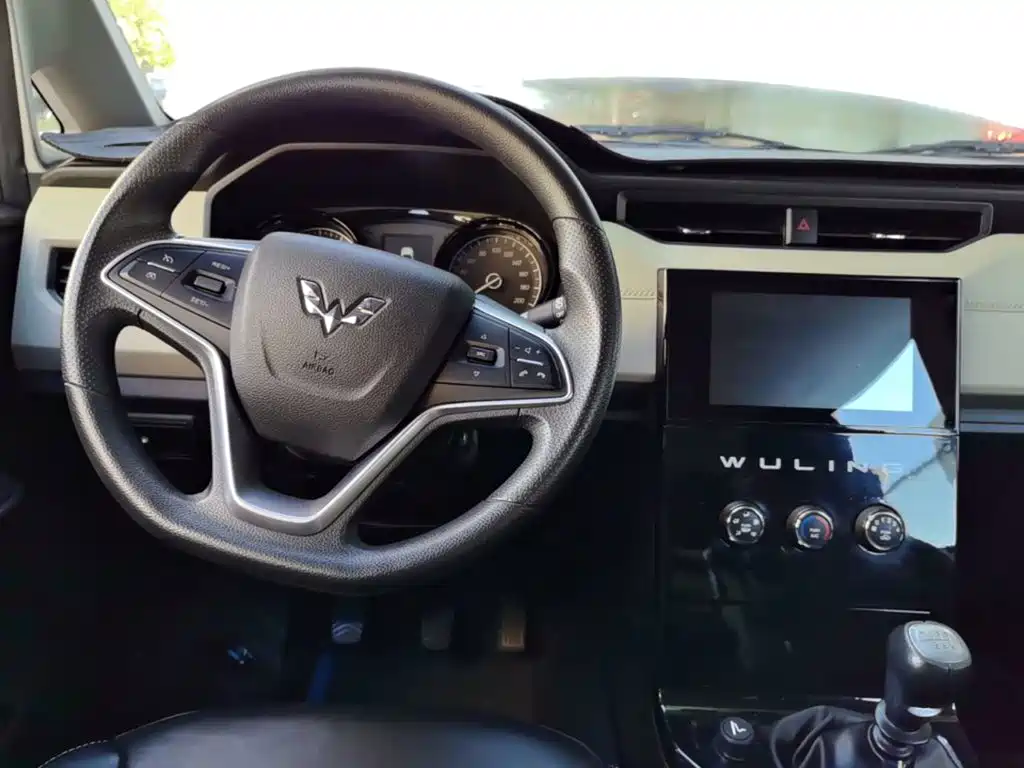 Wuling Motors Wuling Hongguang PLUS 2019 2019 1.5T Manual Luxury 7-seater