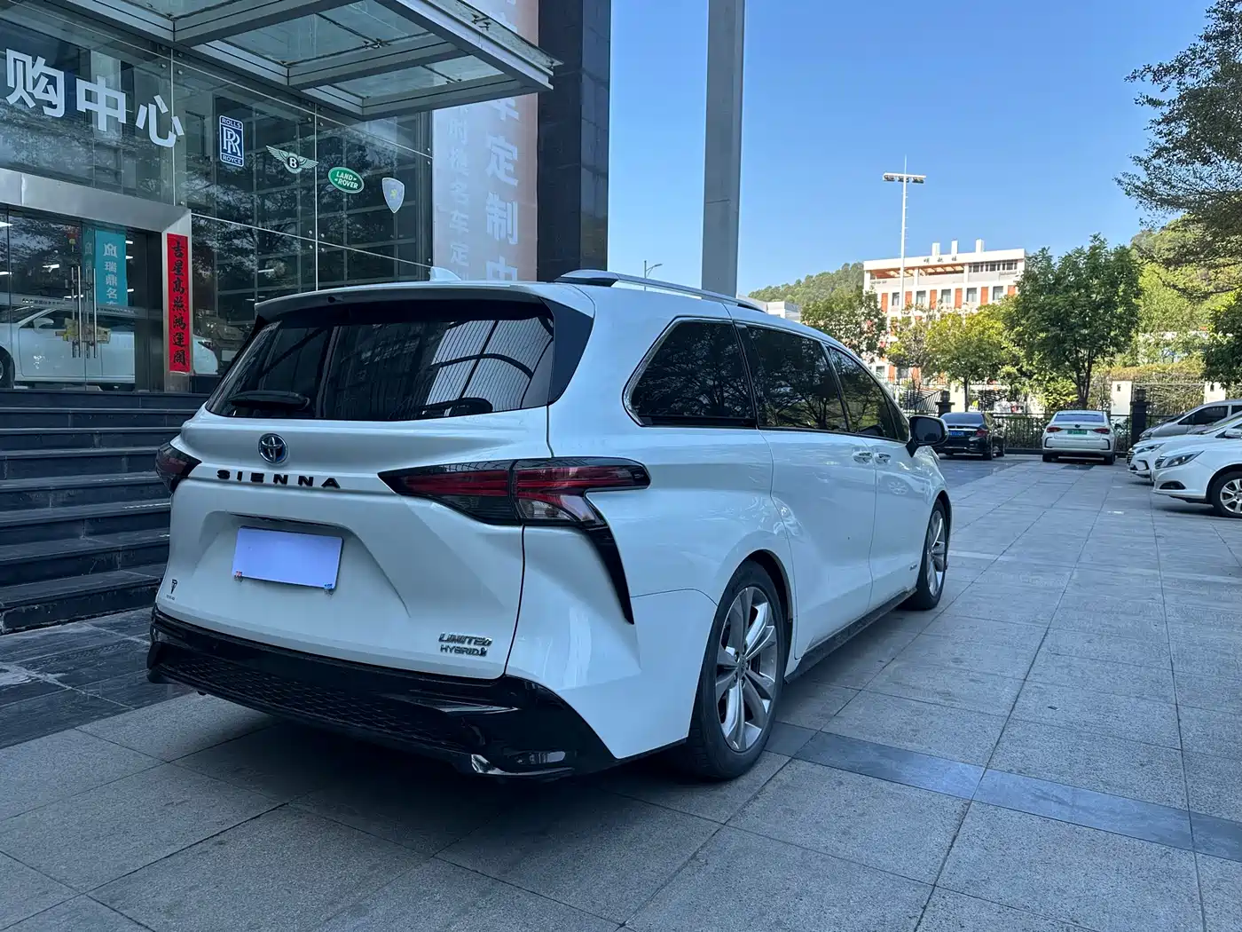 Toyota Sienna 2021 2.5L Hybrid Premium Edition фото 7