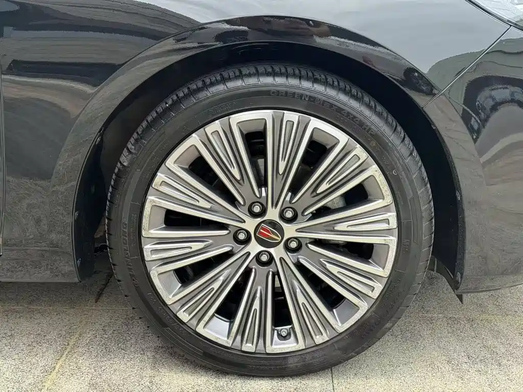Фото 18 - Hongqi H5