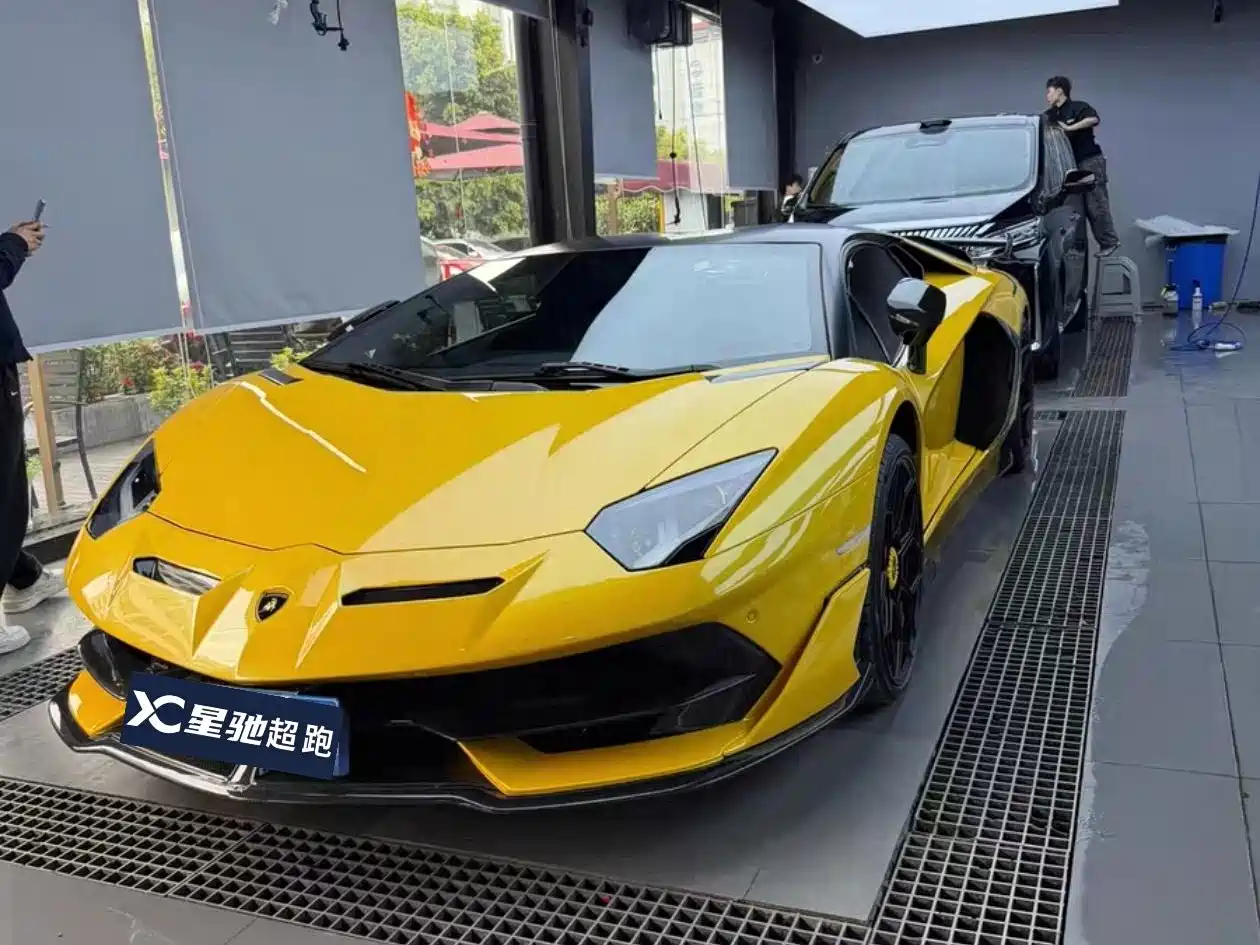 Lamborghini Aventador 2013 2011 LP 700-4