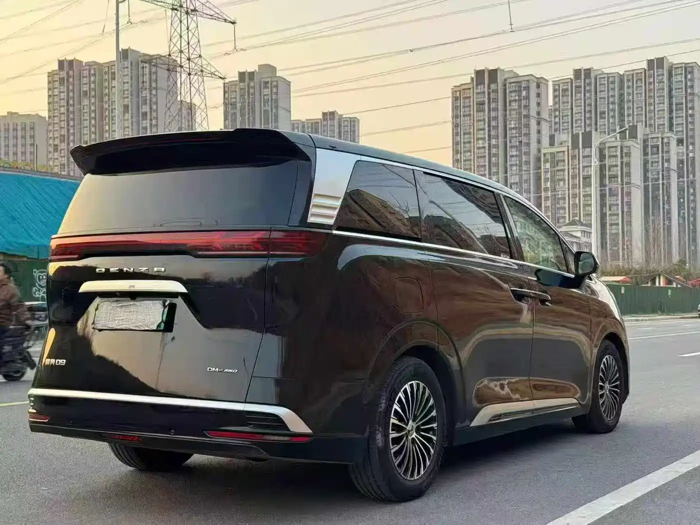 Denza D9 2022 DM-i 970 AWD Flagship фото 9