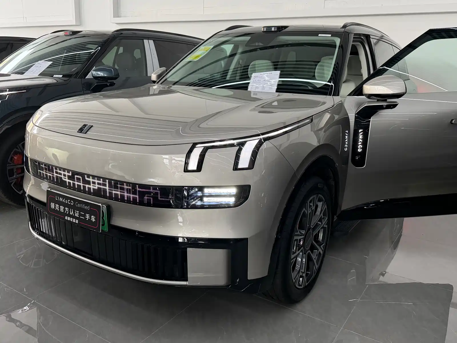 Фото 1 - Lynk & Co 900