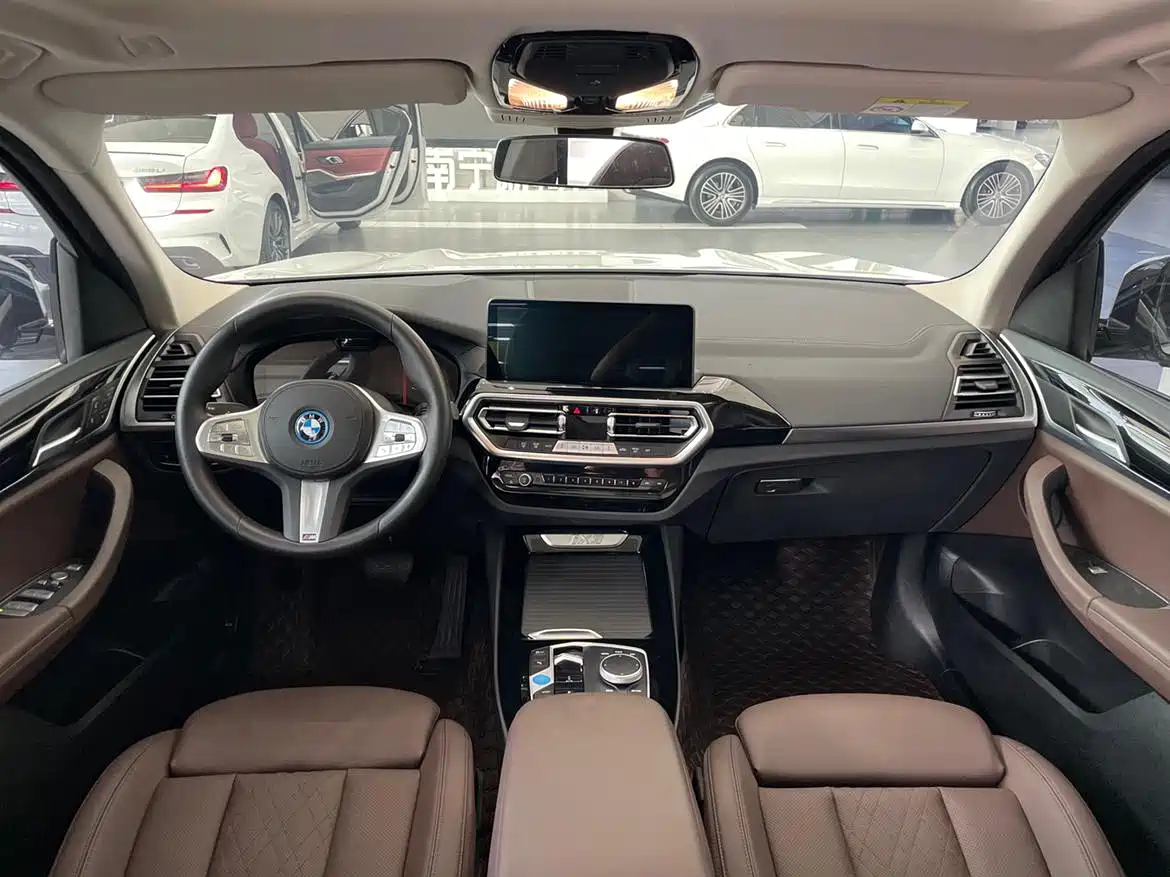 BMW IX3