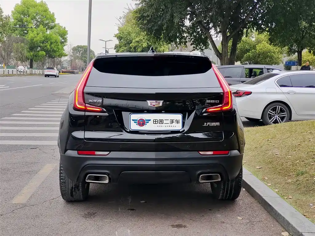 CADILLAC XT4