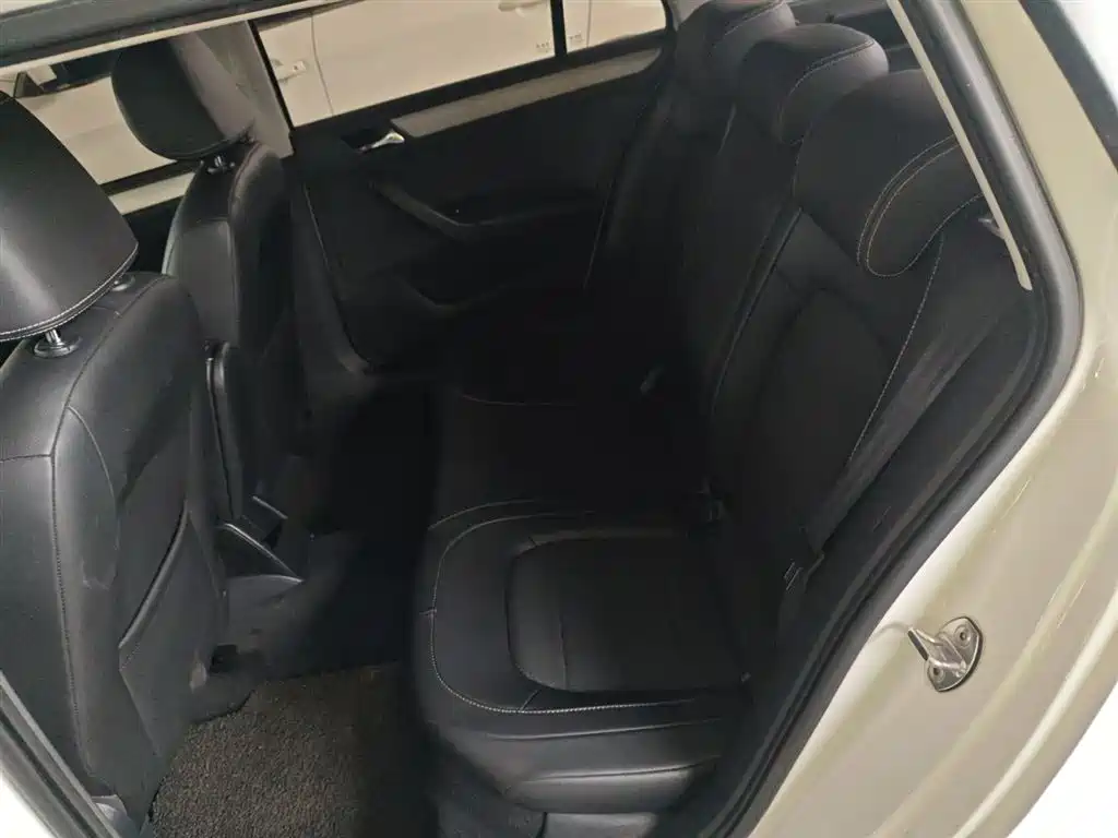 Škoda Skoda Rapid Spaceback 2016 Facelift 1.6L Automatic Innovation Edition фото 17