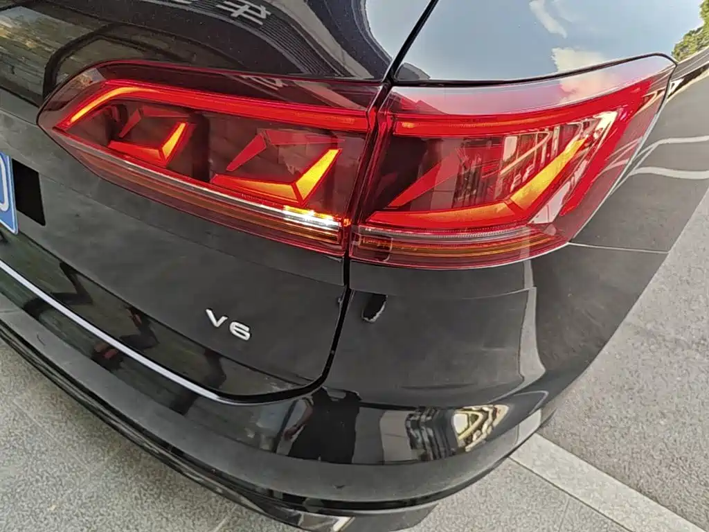 Фото 8 - Volkswagen Touareg
